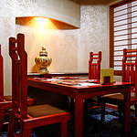 【快適な椅子席】足腰への負担が少なくご年配の方も安心。落ち着いた和空間でゆったりとご堪能下さい