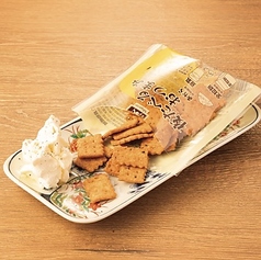ハニーサワークリームビスケット添え