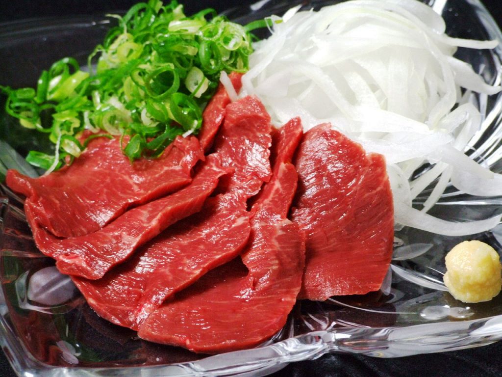 馬刺し・馬肉のたたきが630円(税込)