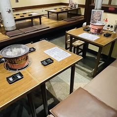 大衆焼肉ホルモン酒場 とりとん 春日井高蔵寺店の雰囲気3