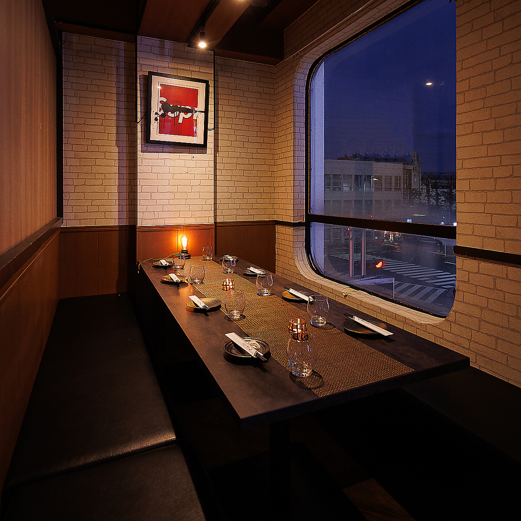 2名様～対応♪光と影の織りなす落ち着きの美空間個室で贅沢なひとときをお楽しみください。