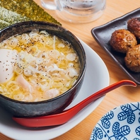 自家製つくねや鶏の煮込みなど名物を堪能できるコース