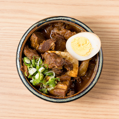“黒”牛すじ煮込み