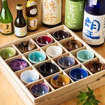 九州を中心とした地酒とこだわりの陶器。女性も飲みやすいラインナップをそろえております。