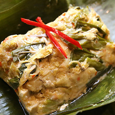 モックガイ(ラオス鳥バナナ葉包み蒸し)