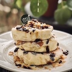 自家製オーガニックラムレーズンのパンケーキ