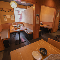 用途に合わせて♪大小のテーブル席をご用意しております