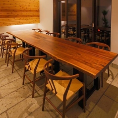 テーブルはつなげることも可能なため、大人数にも対応可能です◎ご家族やご友人とのお食事から、会社の飲み会やご宴会等、様々なシーンに是非ともご利用ください!