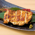 料理メニュー写真&nbsp;奥州いわい鶏のパリッと炙り焼き 柚子胡椒添え
