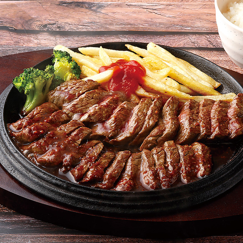 ボリュームたっぷり！大満足のステーキを！