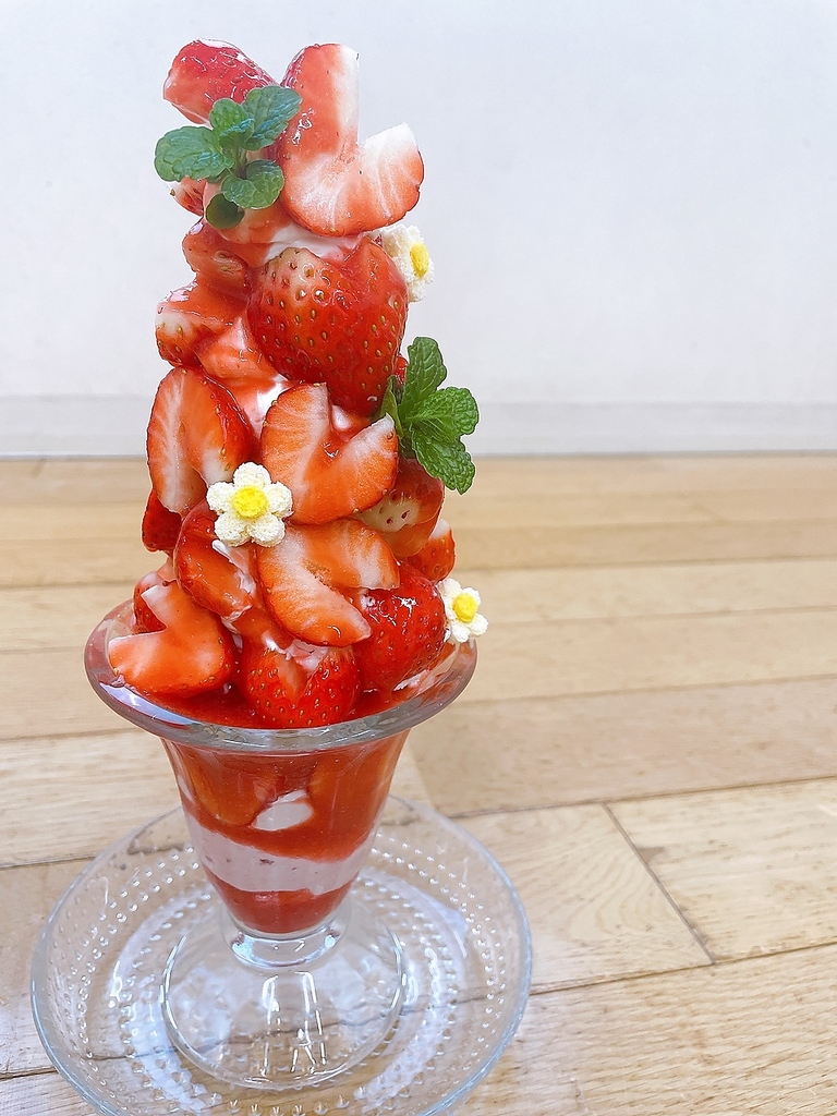 いちごパフェアー2月中旬から。丸亀分木さんちの朝採れキラキラさぬきひめたっぷりパフェ