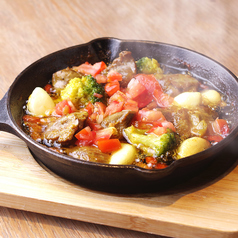 砂肝コンフィとニンニクのスキレット