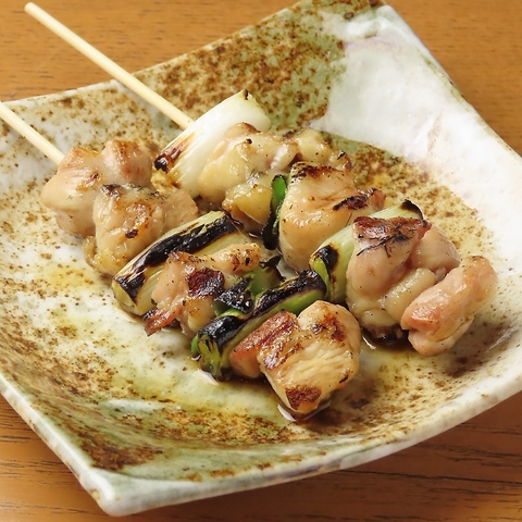 備長炭を使用。鶏・豚・牛、それぞれの旨味を最大限に引き出した串焼き。