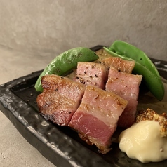 自家製豚バラベーコンの炙り焼
