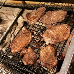 香ばしくふっくら焼き上げた暑さ13ミリの贅沢な牛タン