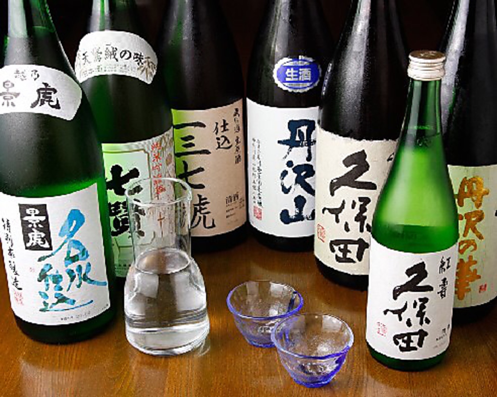 季節によってラインナップが替わる日本酒は、常時２０銘柄以上。日本酒カクテルやスパークリングも！