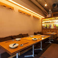 テーブルを繋げて最大12名様までご利用可能です！