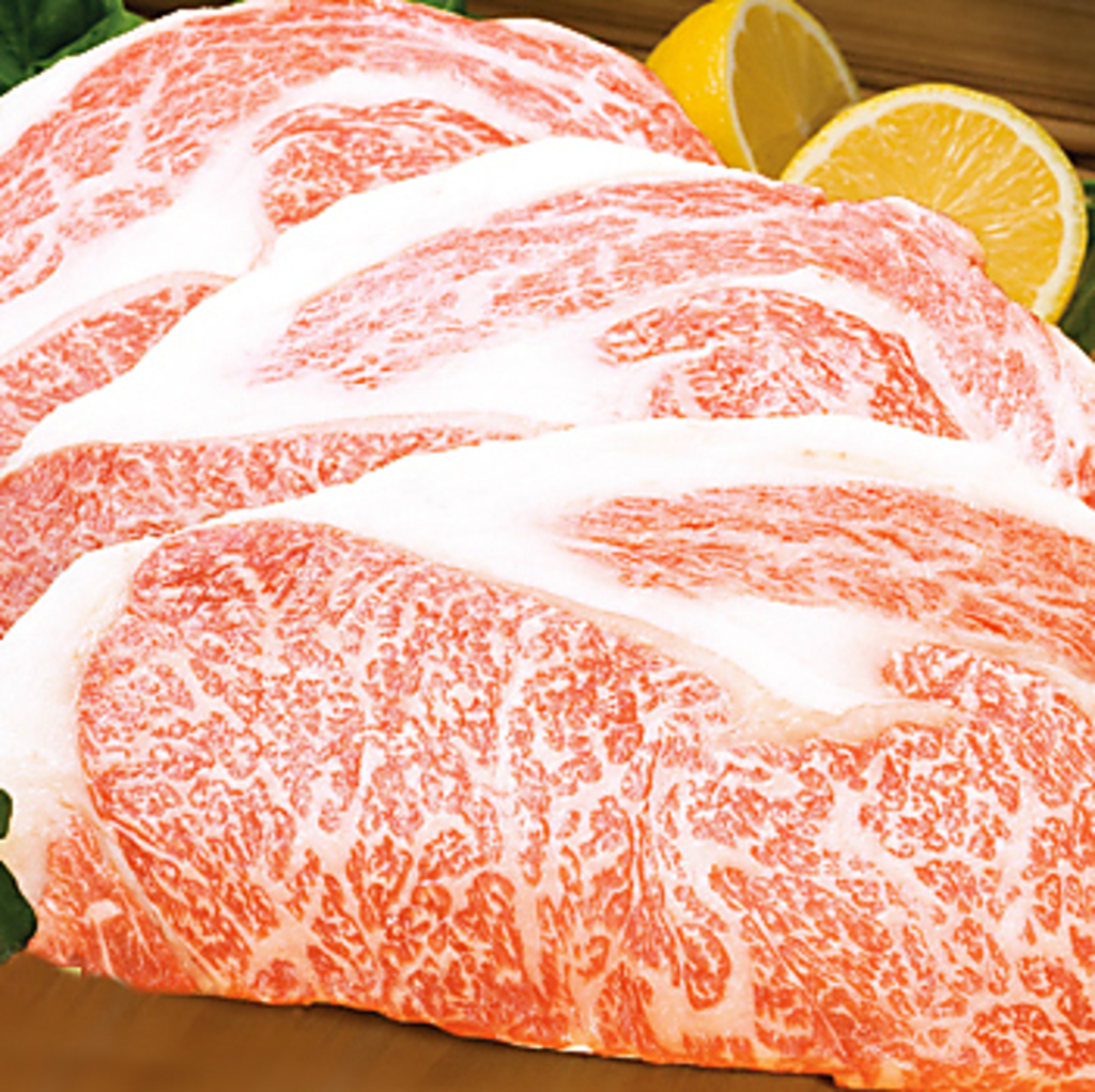 あか牛サーロインステーキや特上馬ヒレステーキなど、肉料理も豊富。肉も魚も食べたいを叶えます。