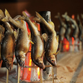 料理メニュー写真 備長炭の遠赤外線効果でふっくらと焼き上げる岐阜県産鮎の塩焼きは絶品です。