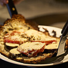 ナスとトマトの鉄板チーズ焼