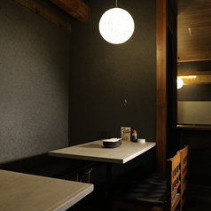 ゆったりとしたテーブル席【栄/錦/栄駅/住吉/居酒屋/宴会/歓送迎会/忘年会/新年会/個室/デート/海鮮/肉/誕生日/記念日/飲み放題/おすすめ/個室/近く/名古屋/和食/人気/オススメ/肉/新栄/東新町/女子大/ディナー/ごはん/夜ごはん/宴会/接待/金山/完全個室/掘りごたつ/座敷/おばんざい/食べ放題/飲み放題】