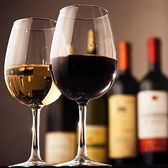 種類豊富なドリンクも当店のおすすめポイント！お肉料理によく合うワインやビールなどはもちろん、カクテルやサワーなども豊富なお飲み物をご用意しております！飲み放題プランでもたくさんのお酒が飲み放題♪