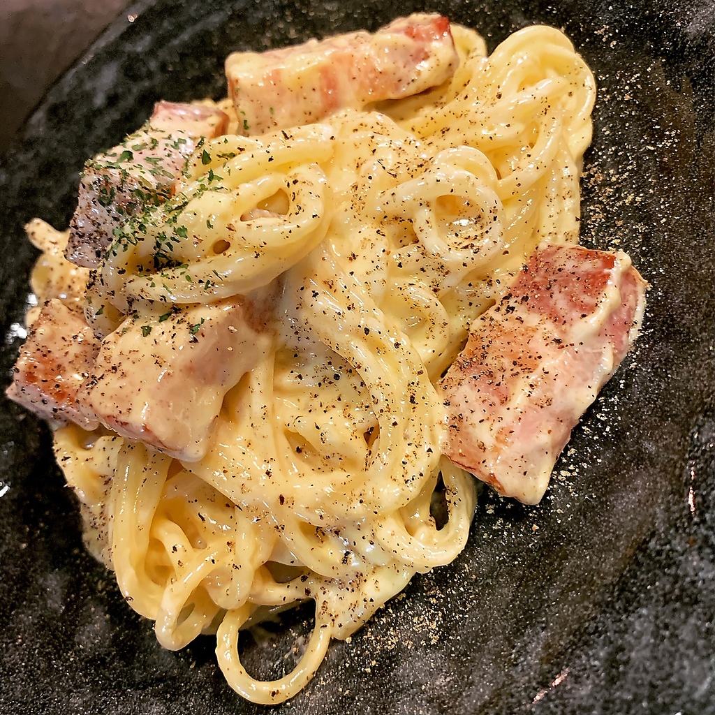 １番人気のモチモチ生パスタ！濃厚カルボナーラ♪