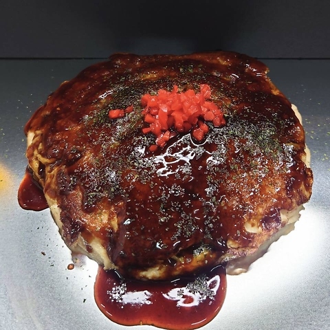 隠れ家的お好み焼き店。地元のお客様はもちろん、観光のお客様や海外の方にも人気。