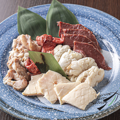 職人が仕込む近江牛の刺身と極上ホルモンで特別な夜を◎