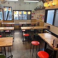 昭和レトロな活気あふれる店内で一体感のある宴会を