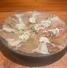 生ハムと自家製チーズ