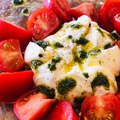 料理メニュー写真 カプレーゼ トマトとブファラ（水牛）モッツァレラチーズ