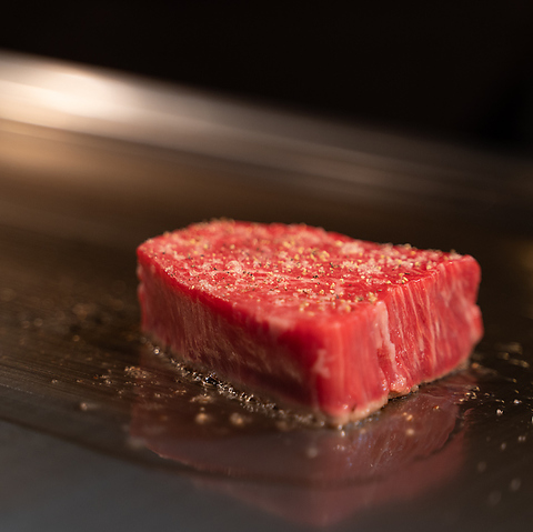 和牛鶏炊き鍋や鉄板焼き、新鮮な海鮮を堪能できる1ランク上のレストラン