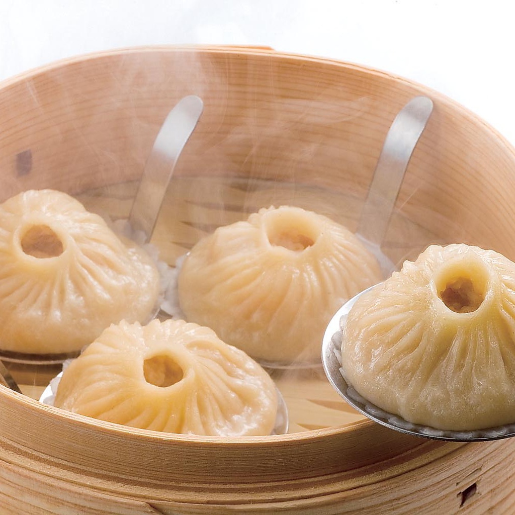 定番人気の【上海小籠包】は熱々のスープに旨みを閉じ込め蒸しあげたこだわりの逸品です♪