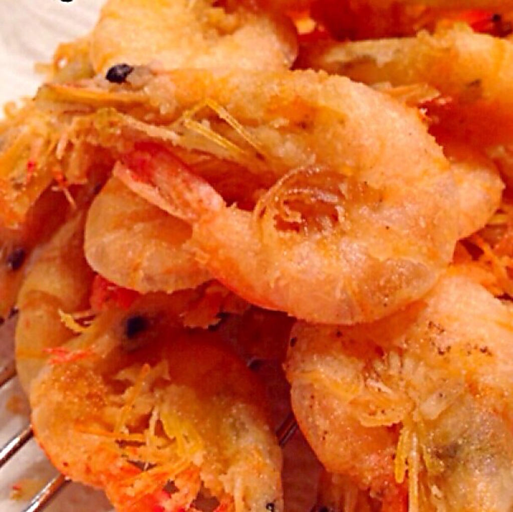 芝エビの素揚げ、いぶりがっこ、枝豆のバター醤油炒め、穂先メンマ等、まんまは居酒屋メニューも充実