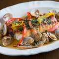 料理メニュー写真 白身魚と彩野菜のアクアパッツァ