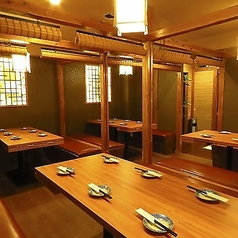 【フロア貸切は最大100名様】幹事様も安心！会社宴会におすすめの大型テーブル個室やゆったりとした空間が人気です♪人数や、予算、開催時間なお気軽にご相談ください！大切なお客様を迎えての接待やビジネス仲間との会食、お仕事仲間との歓送迎会や忘年会はもちろん、ご家族・親族でのお食事などにもご利用ください！