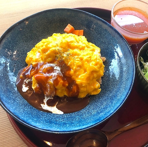 特製オムライス・名物かながわ丼・樽生クラフトビールの飲めるお店