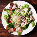 料理メニュー写真&nbsp;生ハムと温卵のサラダ
