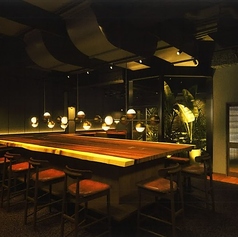 少人数からのグループ利用も大歓迎です。お洒落で開放感のある店内は、友人との飲み会やカジュアルなパーティーに華を添えます。500度で焼き上げるピッツァを囲みながら、ワイワイとお箸で嗜む大人イタリアンの魅力を存分に味わってください。