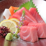 当店の魚介は【鮮度抜群】！その日に店主自ら市場で仕入れた食材を、丁寧に下ごしらえしております◎