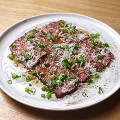 炙り和牛イチボ　山ワサビのタリアータ