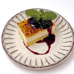 濃厚チーズケーキ ーカシスソースー