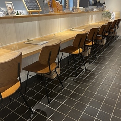 通常飲食エリアにて、カウンターご用意ございます【わんちゃん同伴不可のお席】