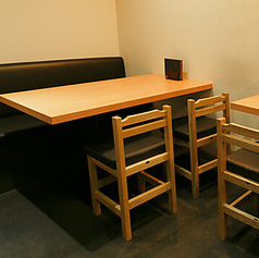 【テーブル席：4名×5卓】