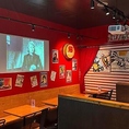 店内でパーティーやイベントを行う際に、映像を流せるプロジェクターを完備しております。