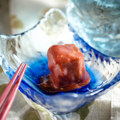 豆腐よう（島豆腐の赤麹漬け）