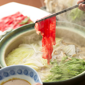 プレミアム飲み放題付き牛しゃぶしゃぶすきやき食べ放題7000円！２色鍋のお出汁は、「地鶏昆布だし」と「スキヤキだし」でお好きな味をお好きなだけ。串カツと寿司４貫もついてます。食べ放題の種類は４０種以上