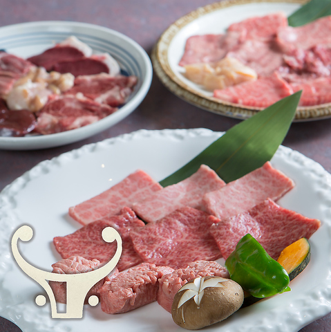 上質な黒毛和牛の牛肉とホルモンのセットもご用意しております。至福のお時間を当店で