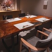 当店には6名様までご利用可能な完全個室をご用意しております。個室には専用の化粧室を完備しており、プライベート空間を大切にしたい方のおすすめです。1組限定ですので、ご予約はお早めにお願いいたします。